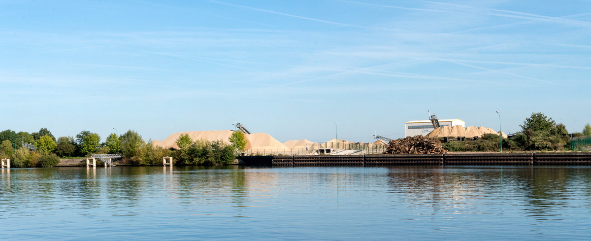 Rive gauche de la Seine vue de l'Ile Nancy