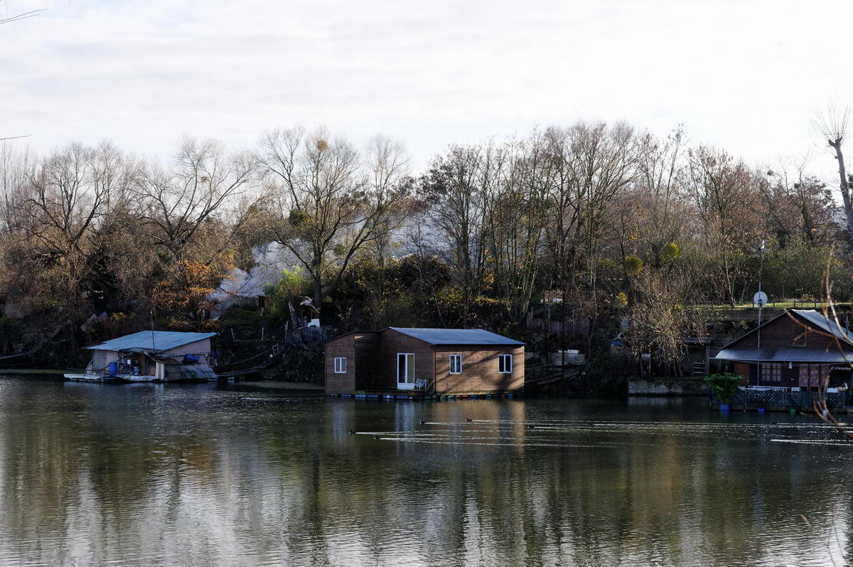 Maisons flottantes sur l'étang de la galiote Maisons flottantes sur l'étang de la galiote